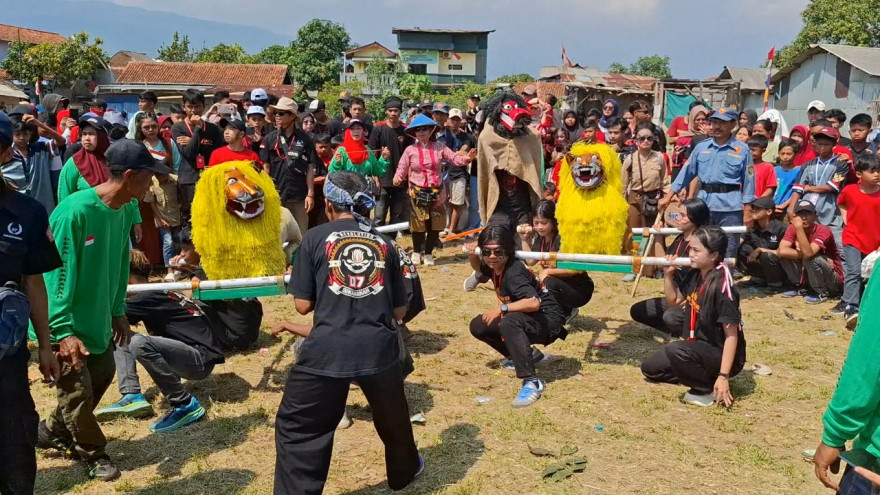 Gebyar Kesenian Khas Majalaya Pukau Warga Sukamanah dalam Acara Agustusan